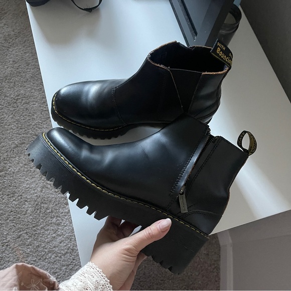 Dr. Martens Rometty II boots, size 9. Lightly worn. - Picture 3 of 6